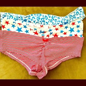 Victoria’s Secret low rise Cheeky Underwear - Med